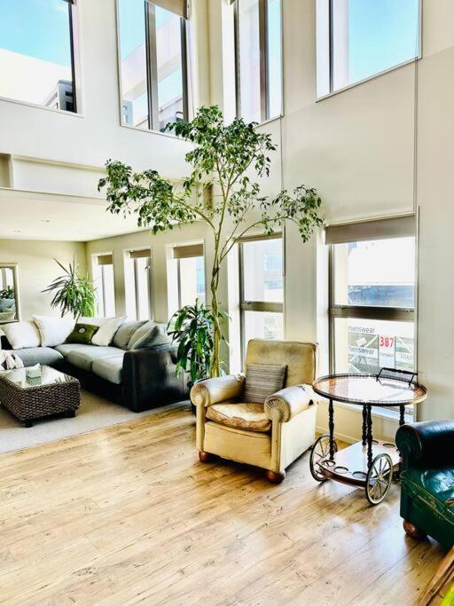 Stunning New York Loft Gallery Christchurch Buitenkant foto