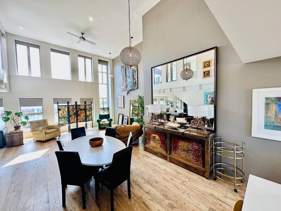 Stunning New York Loft Gallery Christchurch Buitenkant foto